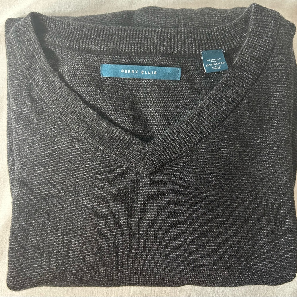 Perry Ellis Men's Gray Sweater